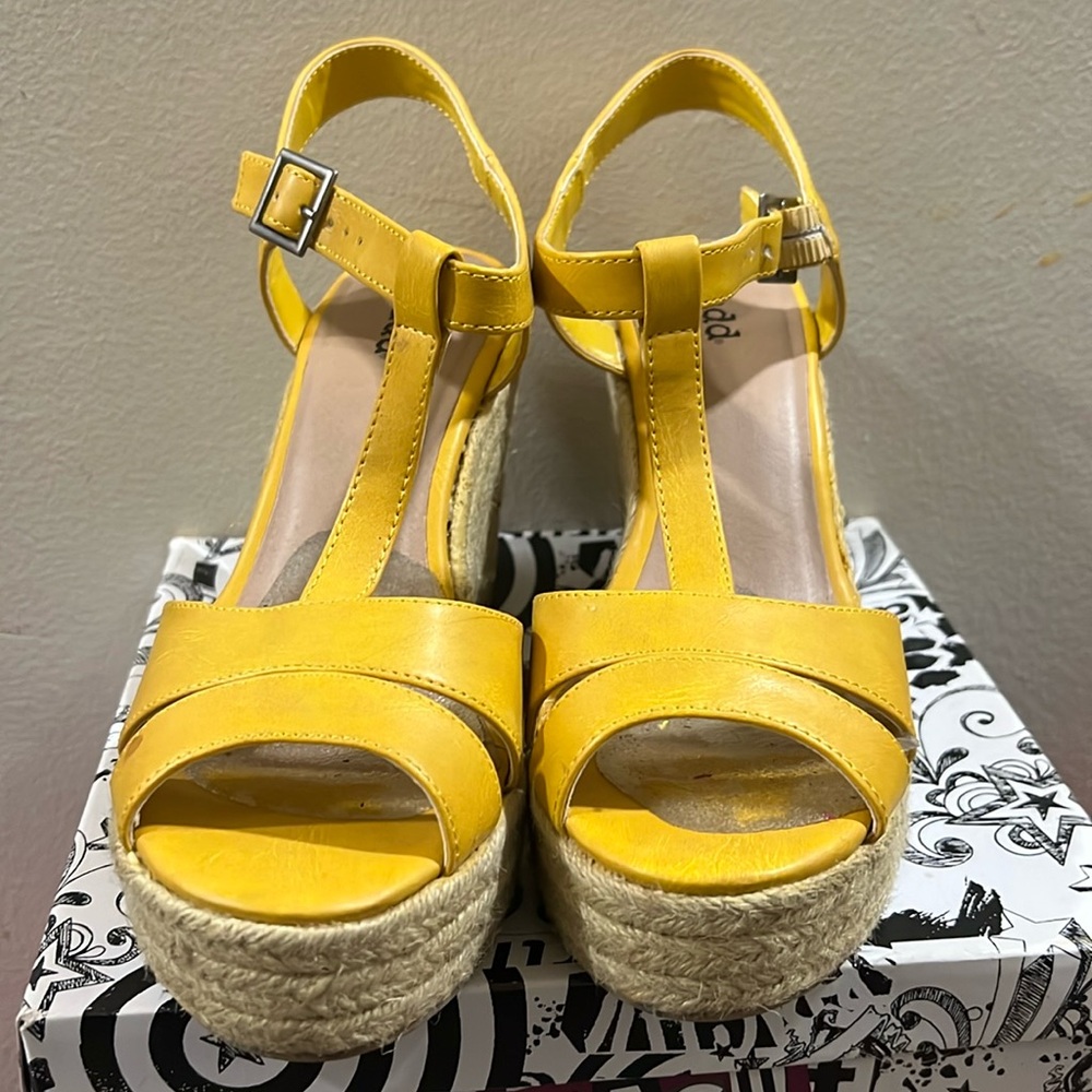 Mudd Wedge Heel Size 8